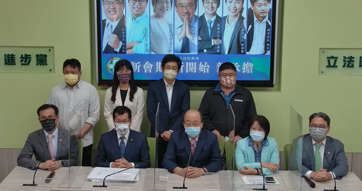 民進黨團幹部新舊任交接，柯建銘公布黨團新戰隊。 圖：民進黨團臉書