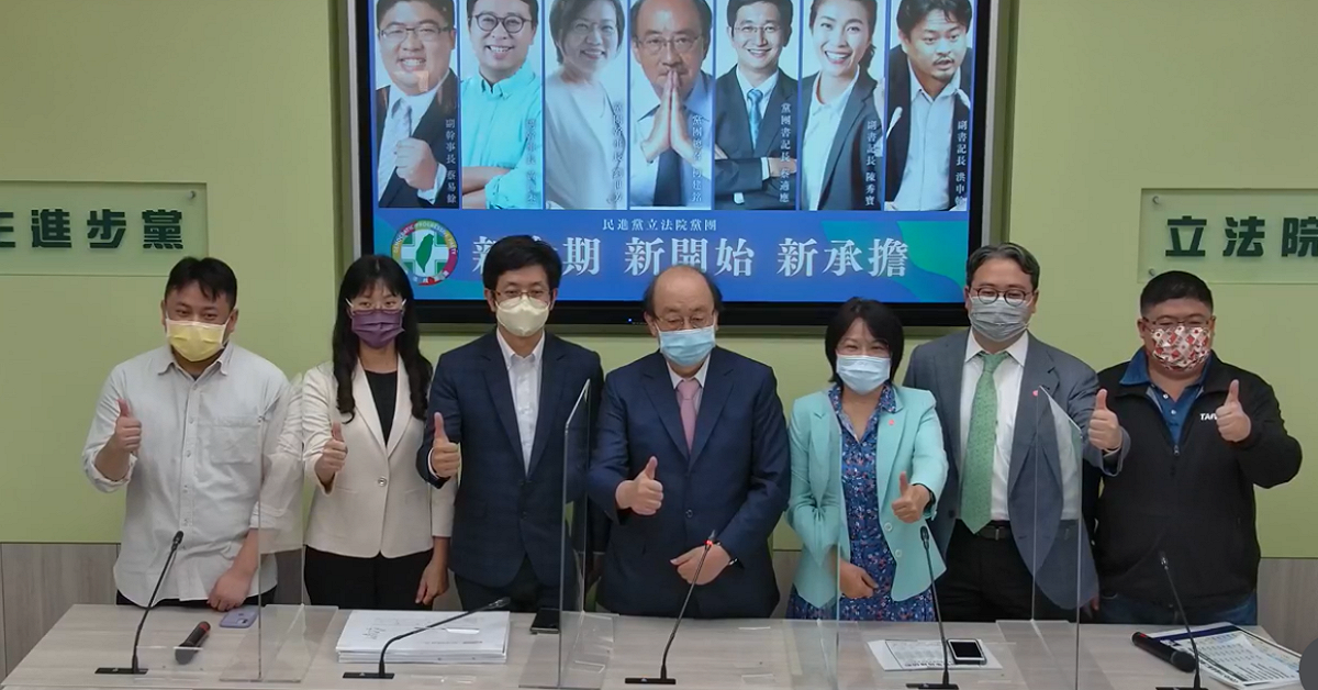 民進黨團今天舉行新舊幹部交接記者會，並對時事回應。 圖：民進黨團臉書