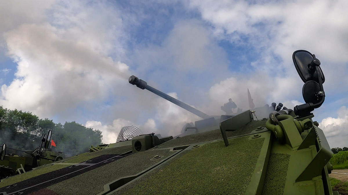 CM-34雲豹30機砲戰鬥車實彈射擊訓練。 圖：軍聞社提供