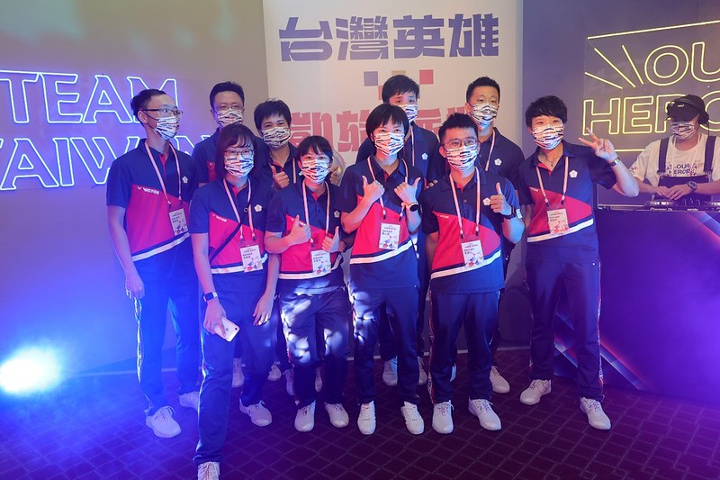 台灣英雄們進府後，在接見活動正式開始前，也透過拍照背板及互動裝置留下在總統府的紀念。 圖：總統府提供