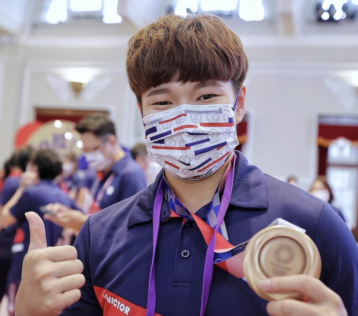 舉重女將陳玟卉參加「Our Heroes！台灣英雄凱旋派對」。 圖：擷取自蔡英文IG