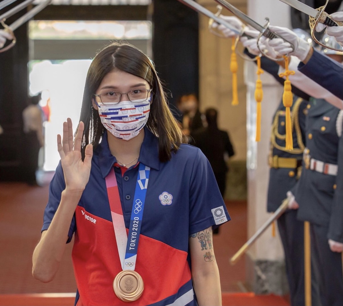 拳擊女將黃筱雯參加「Our Heroes！台灣英雄凱旋派對」。 圖：擷取自蔡英文IG
