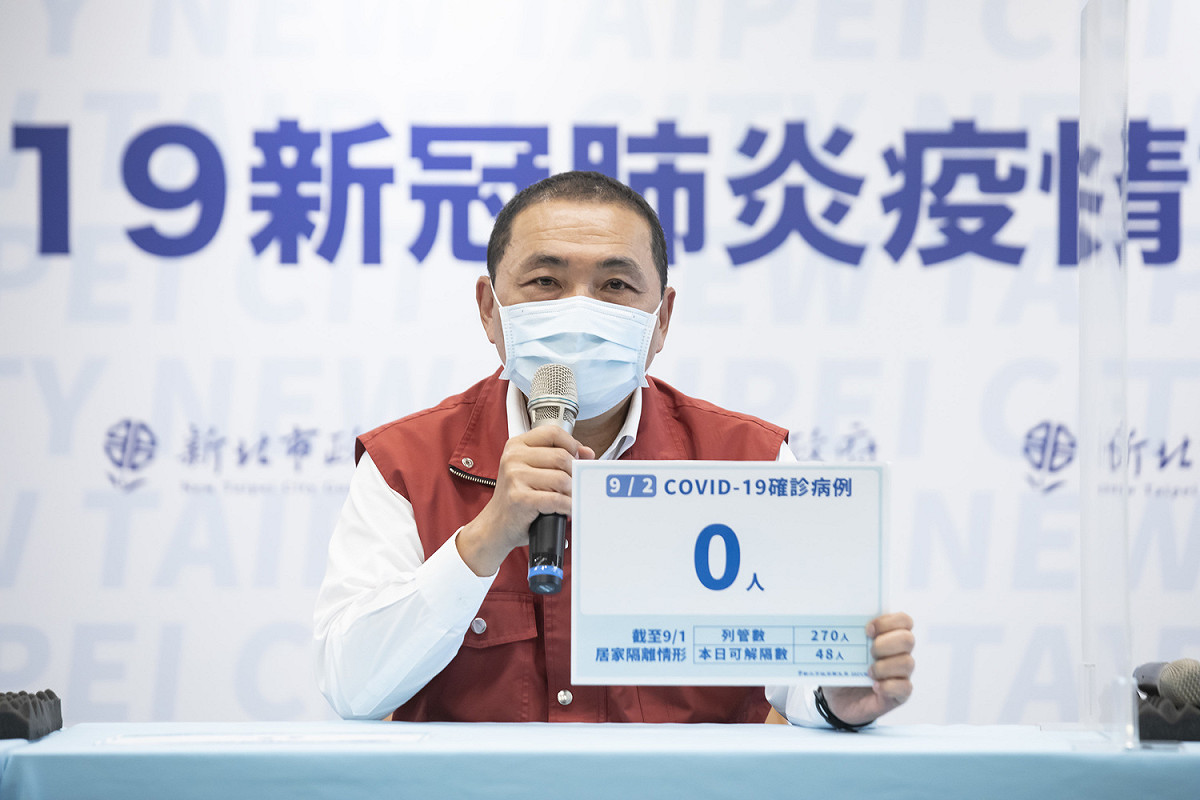 侯友宜代表新北市民及國人向鴻海郭台銘、台積電及慈濟基金會致謝，感謝他們無私無我為國人爭取BNT疫苗快速抵台。 圖：新北市政府/提供