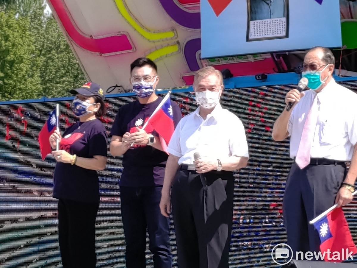 國民黨主席江啟臣（左二）點出國民黨結構老化狀況。 圖：黃建豪/攝（資料照）