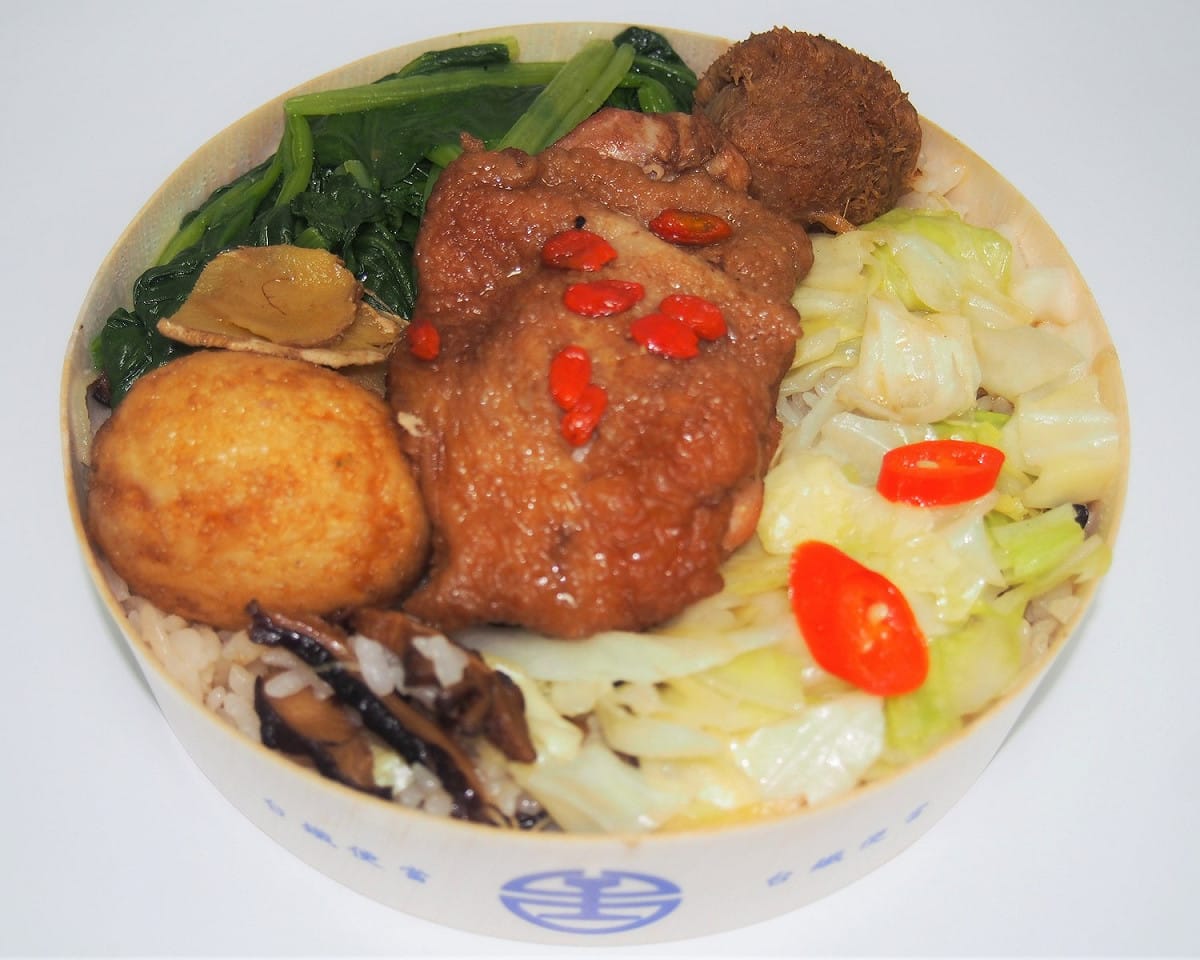 台北-麻油雞腿排便當。 圖：台鐵局／提供