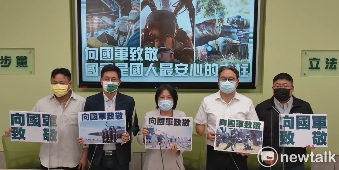 立法院民進黨團今（3）天召開記者會。 圖：陳佩君/攝