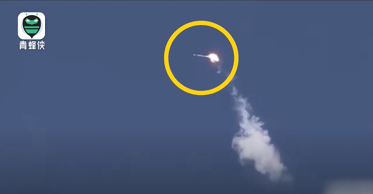 美國「螢火蟲」航空公司的火箭在空中爆炸 圖：擷取自青蜂俠
