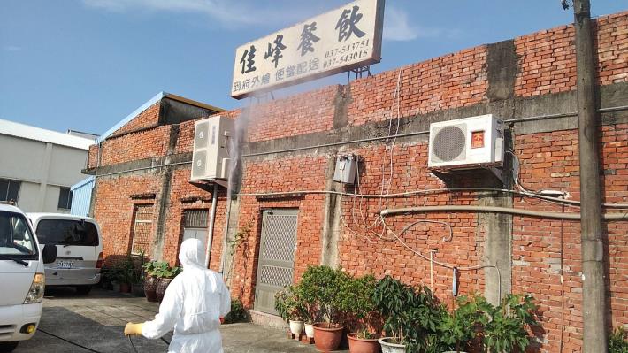 確診機師曾於可傳染期回苗栗老家探親。苗栗縣府表示，今（3）日防疫消毒隊已前往個案活動足跡進行清消。 圖：苗栗縣政府提供