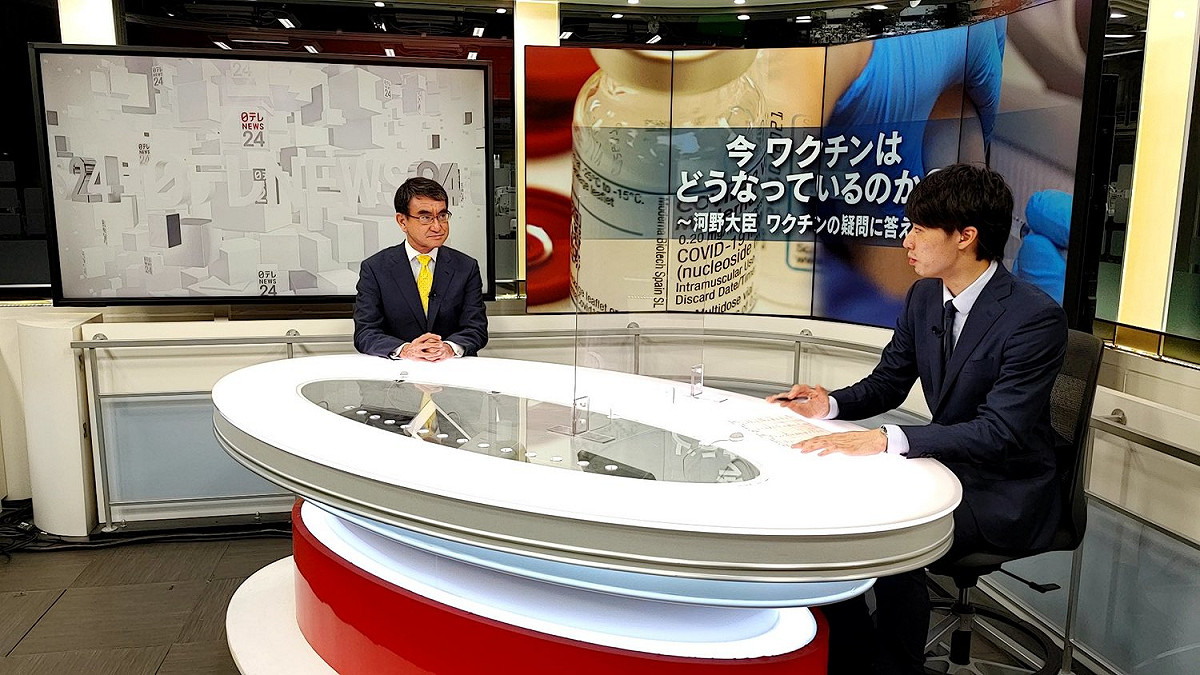 河野太郎 (左) 不但擔任過外務大臣，也當過防衛大臣，對中國相當防範。 圖：翻攝自河野太郎推特