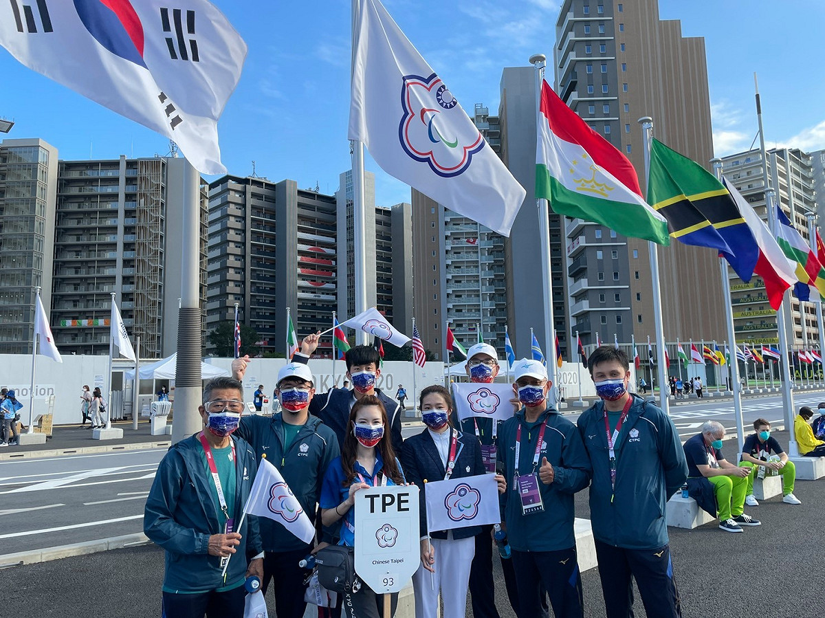中華隊下午準備進入日本東京國立競技場參加閉幕典禮。 圖：體育署提供