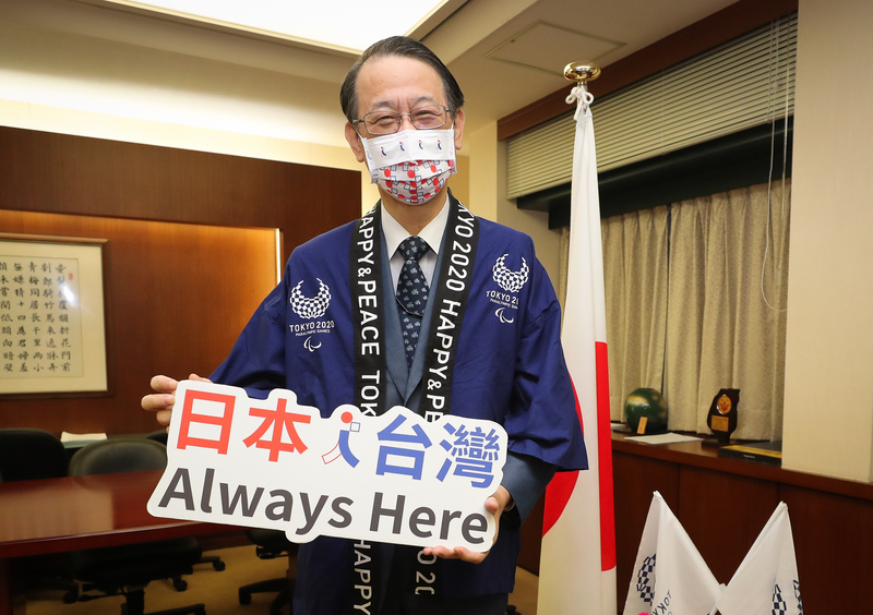 對於台灣民眾討論如何回報疫苗捐贈，日本駐台代表泉裕泰接受中央社專訪時再三強調，日本不求回報，台灣若能持續以「台灣模式」成功遏止疫情，就是對日本最大的鼓勵。 圖:中央社