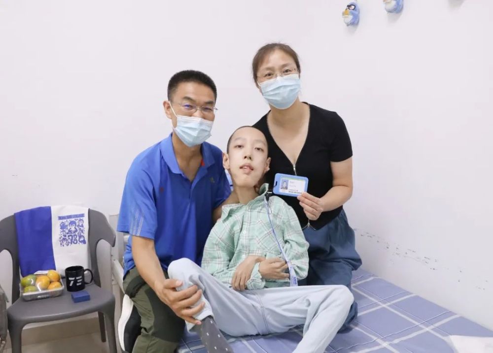 邢益凡與父母合影。 圖：翻攝自騰訊網