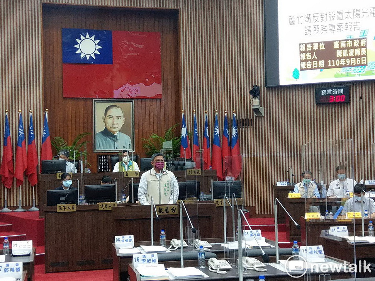 台南市議會第3屆第9次臨時會今日進行「蘆竹溝反對設置太陽光電請願案」專案報告，邀請市府相關單位列席說明及備詢。 圖：黃博郎／攝