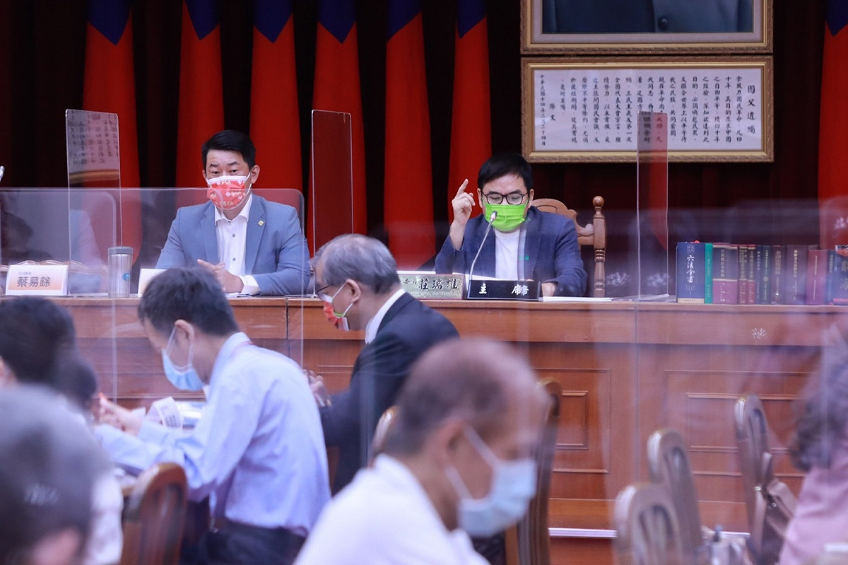 民進黨立委莊瑞雄等人7日在立法院召開「隱身在合法機上盒的盜版問題」公聽會，莊瑞雄呼籲，政府應該要建立起消費者付費概念。 圖：莊瑞雄辦公室提供