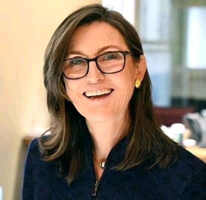 方舟投資管理（Ark Investment Management）創辦人、有「女股神」稱號的伍德（Cathie Wood）。 圖：擷取自Cathie Wood 臉書