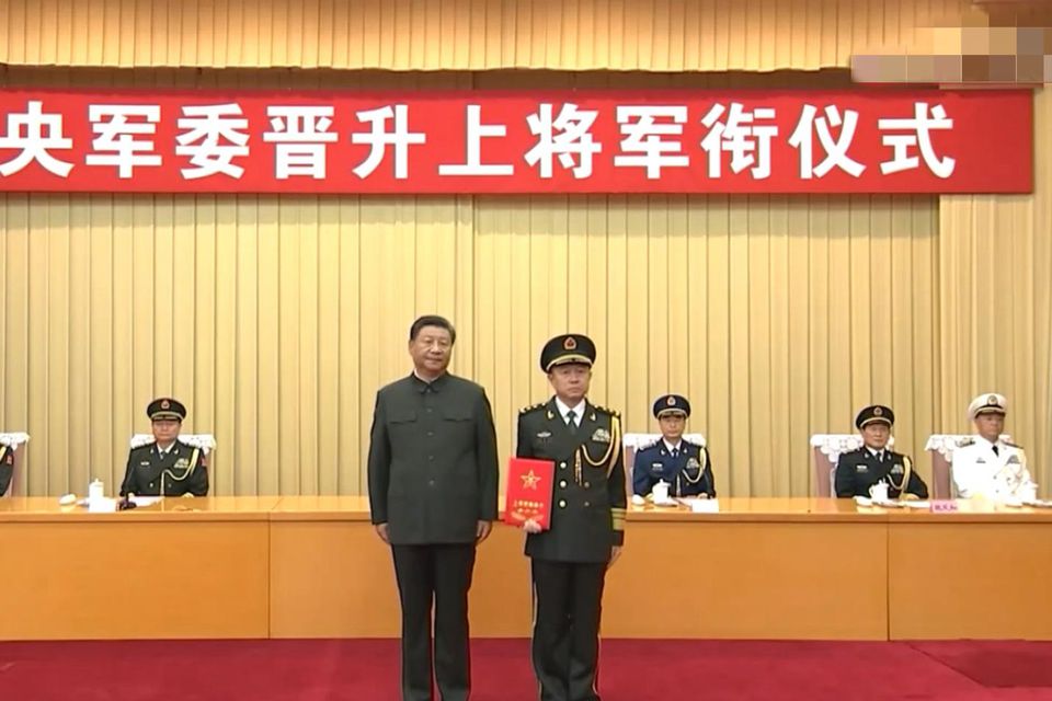 汪海江曾任解放軍第61師師長，南疆軍區副司令，2021年調任新疆軍區司令，這次晉升西部戰區司令。 圖/翻攝多維新聞