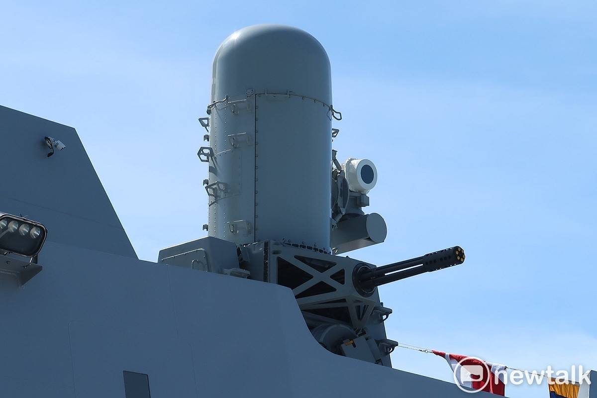 塔江艦上方陣快砲。 圖：林朝億/攝