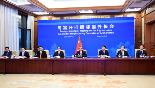 王毅9月8日在北京以視訊方式出席首次阿富汗鄰國外長會。 圖：翻攝中國外交部官網