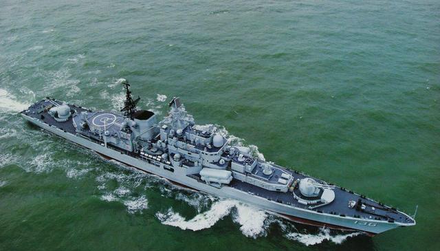 解放軍「現代級」飛彈驅逐艦「杭州號(136)」 圖：翻攝陸網/留園