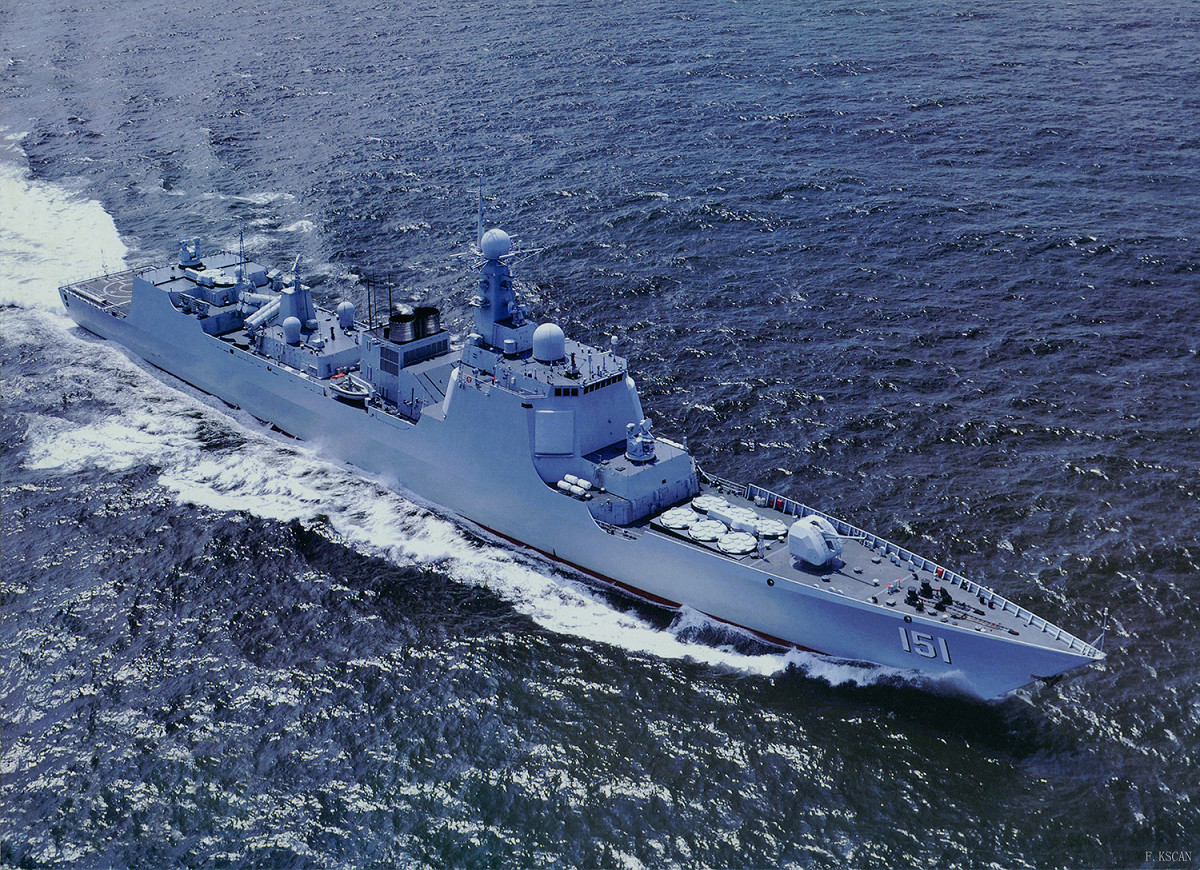 解放軍將於渤海、南海、黃海等海域實彈射擊。（圖為解放軍「052C」飛彈驅逐艦「鄭州號(151)」）