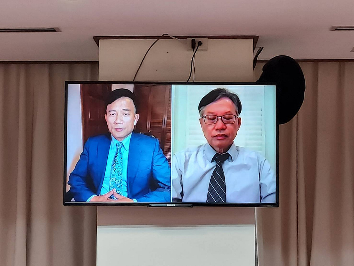 彭文正(左)、林環牆透過視訊連線指控蔡英文。 圖:陳佩君/攝
