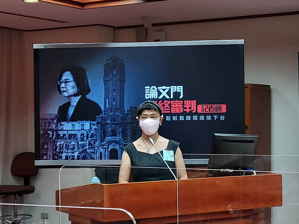 台大名譽教授賀德芬今天召開「蔡英文論文門最終審判」記者會。 圖 : 陳佩君 / 攝（資料照）