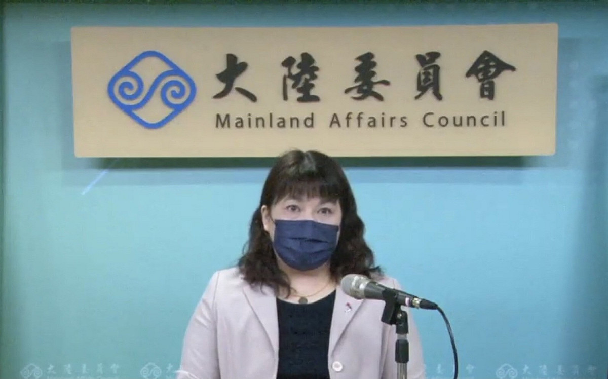陸委會今（9）天下午召開例行的線上記者會，由該會副主委李麗珍主持並公布最新民調結果。 圖：擷自直播畫面