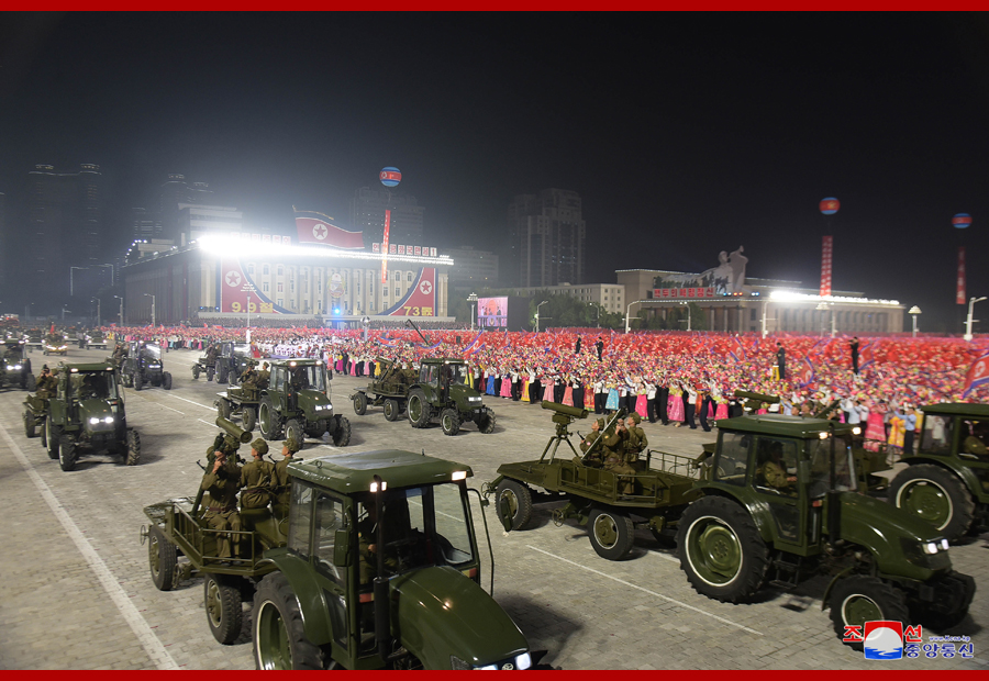 北韓今(9日)舉行73 週年國慶典禮。朝中社稱，一旦有戰事，這些哨兵能給給侵略者毀滅性打擊。 圖 : 翻攝自朝中社