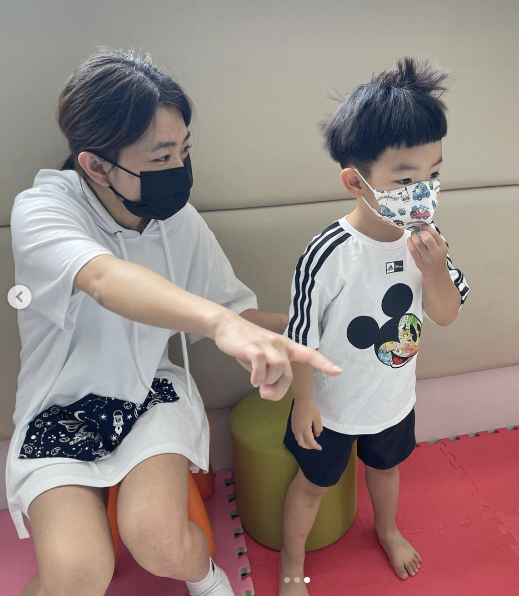 二伯發文分享帶兒子蔡桃貴去上課。 圖：翻攝IG/二伯