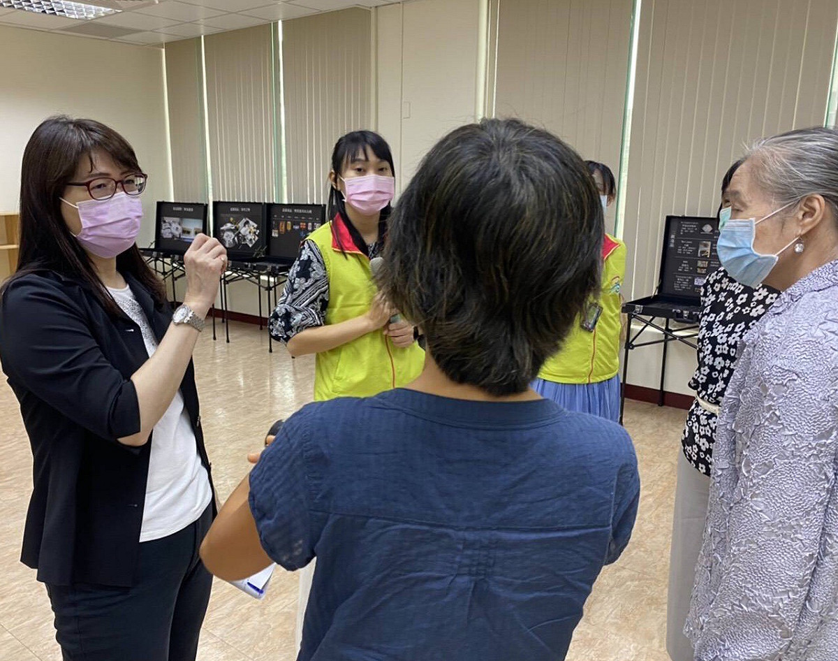 「藥癮者婦幼醫療服務」代表高雄市入圍衛福部舉辦「台灣健康城市暨高齡友善城市獎」中的｢健康平等獎｣，衛福部人員親自至毒防局視察。 圖: 高雄市毒防局/提供