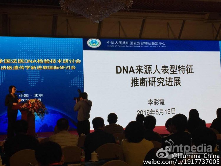 中國公安部首席法醫專家李彩霞（左）發表DNA相關論文，而她的研究被指涉及違反國際倫理道德，已經被2家國際知名期刊下架。 圖：翻攝自中國廠商新聞