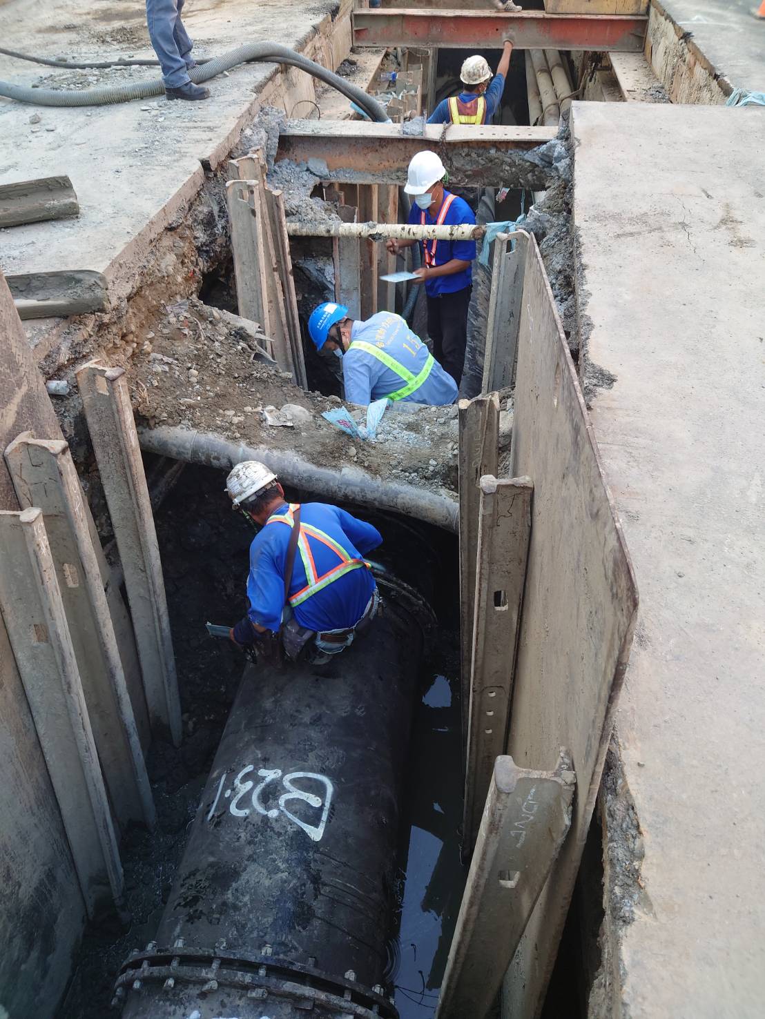 地下各種管線障礙協調遷移及避免影響當地用戶停水時間過長等更是汰換問題之一。 圖：新北市水利局提供