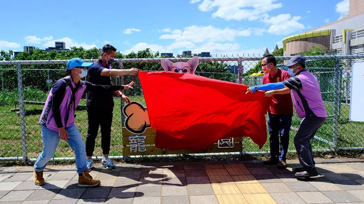 新北市議員陳偉杰說，這是淡水第一座寵物公園，也靠近淡海新市鎮中心，將視民眾使用狀況，未來將持續爭取釋出公有地，充實民眾生活與休閒空間，強化淡海新市鎮生活機能。 圖：新北市議員陳偉杰辦公室提供