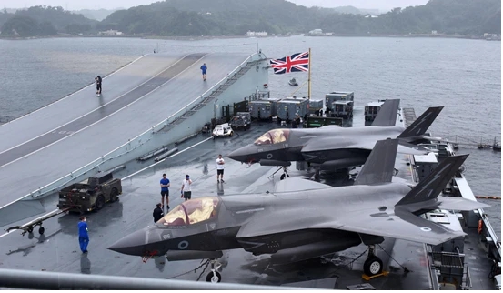 英國伊利莎白女王號航母與艦上的F-35戰機。 圖 : 翻攝自騰訊網