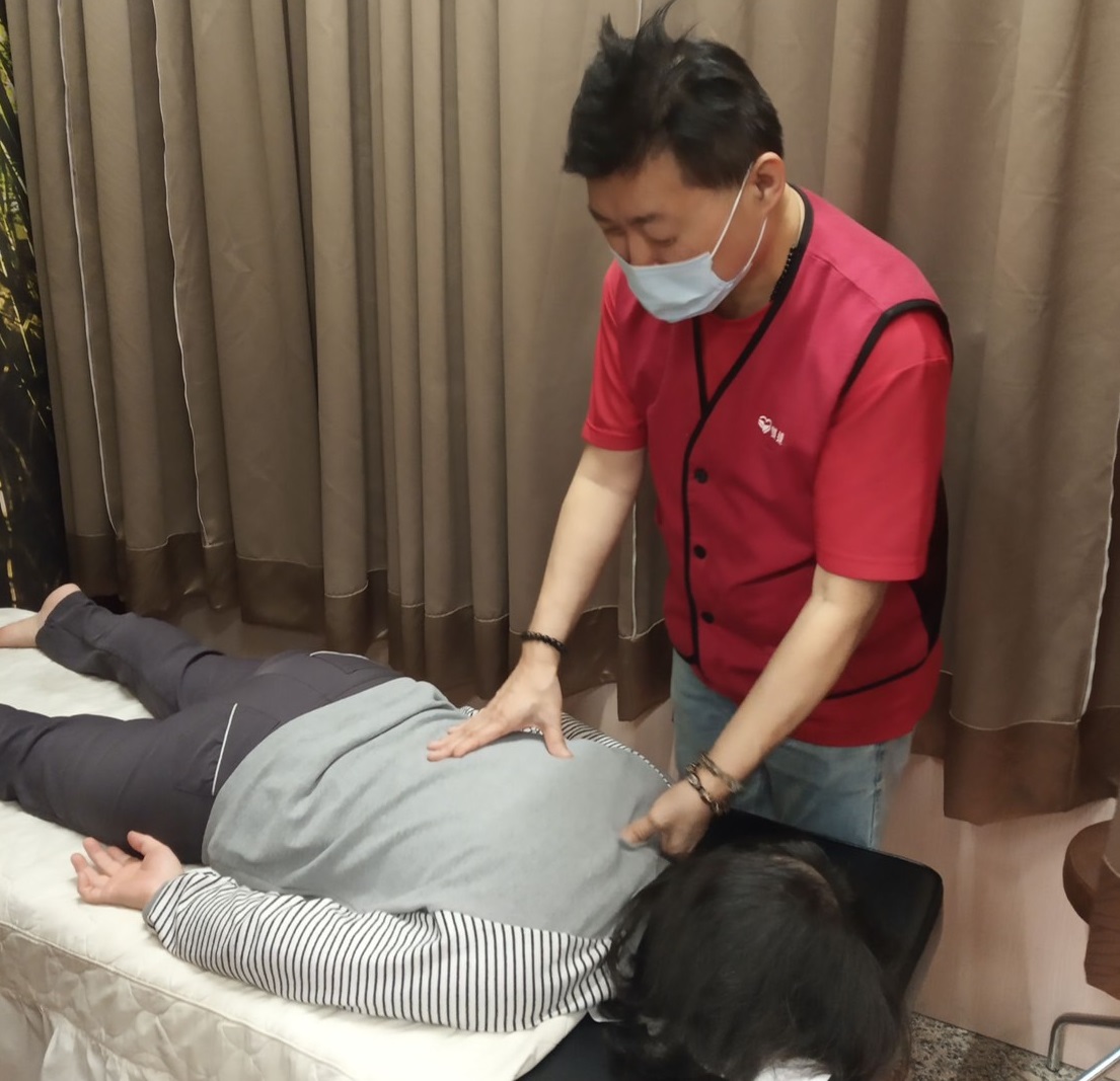 新北視障按摩即日起至9月底，不限金額免費加送10分鐘服務。 圖：新北市勞工局提供