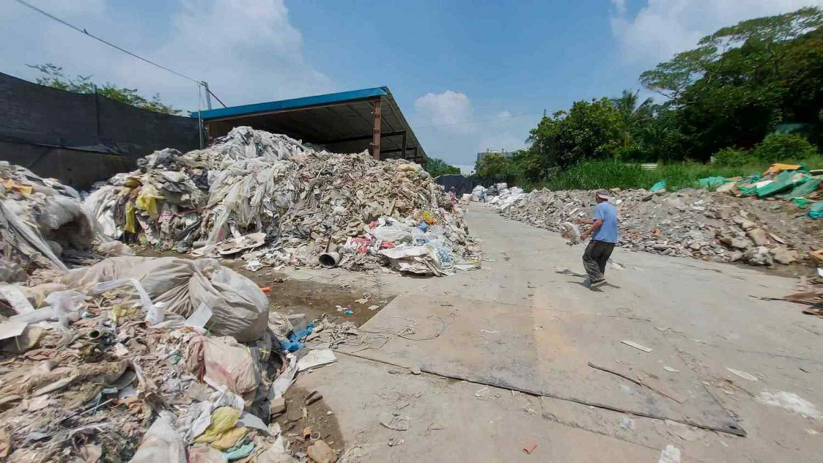 嘉義縣政府在縣治特區發現違規處理營建廢棄物。 圖：嘉義縣政府/提供