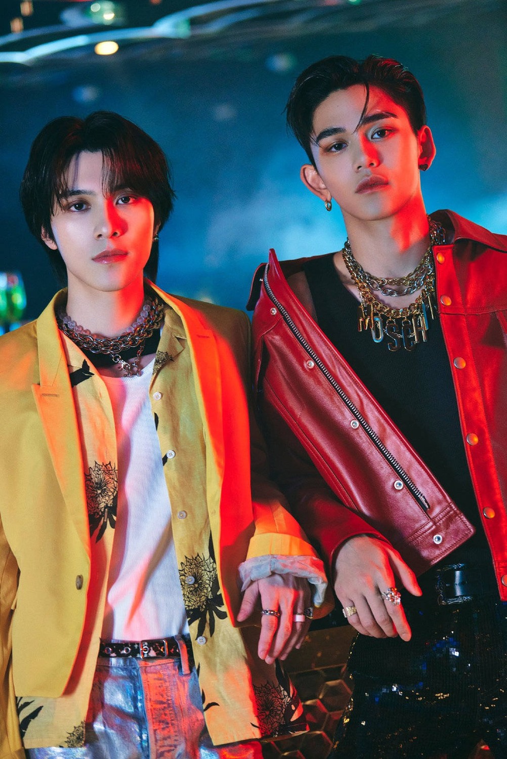 Lucas(右)連累隊友Hendery(要一起發布的歌曲與MV都不能曝光。 圖：翻攝自微博