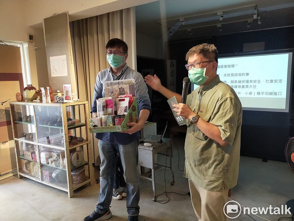 主委郭達鴻介紹台灣雜糧隊內容。 唐復年/攝