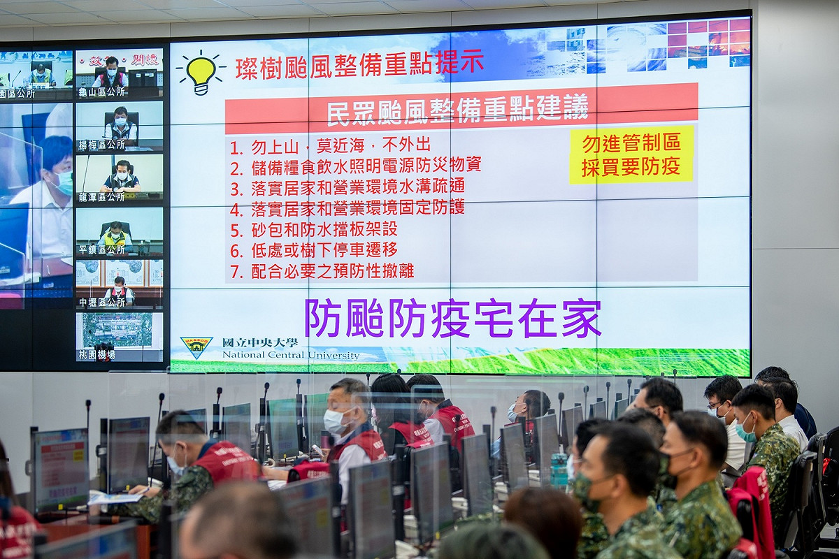 桃園市災害應變中心一級開設，市長鄭文燦呼籲民眾做好防颱準備。 圖：桃園市政府／提供