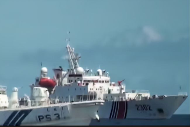 8月30日在釣魚台海面傳發生日中海警船對峙，甚至中國方面還宣稱海警船在事件中撞上日本船艦船尾。 圖：翻攝中國《國防時報》