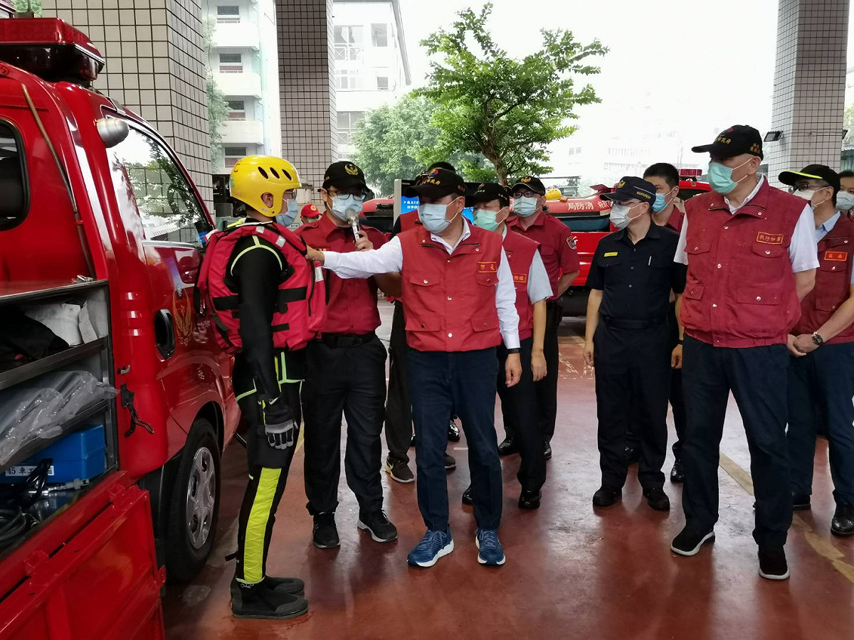 侯友宜視察第一線消防警察單位防救災整備作業。 圖：新北市消防局／提供