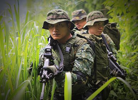 國軍最新年度預算顯示，士官長的人數竟比士兵多出一倍。 圖: 翻攝自國軍招募中心官網
