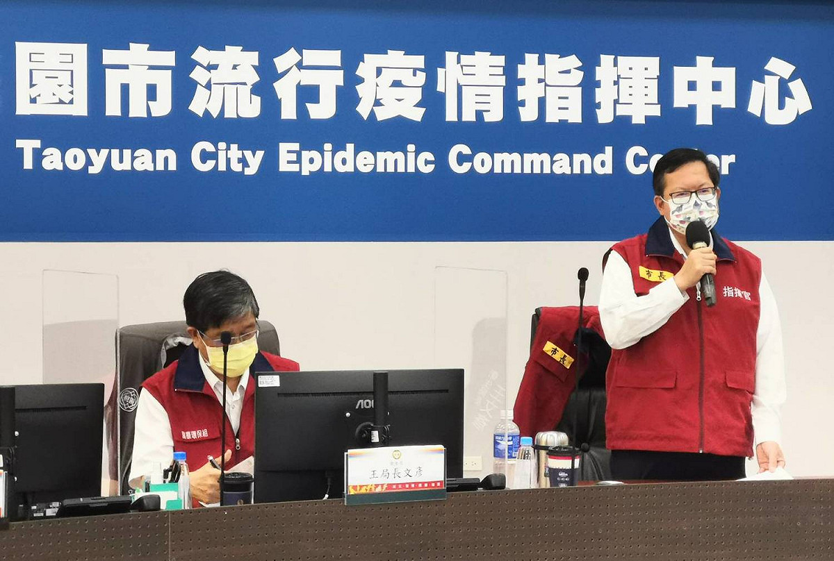 鄭文燦宣布桃園市學生專案將提前於9/22日開打，全市13萬國高中生有93%同意接種BNT疫苗。 圖：桃園市政府／提供