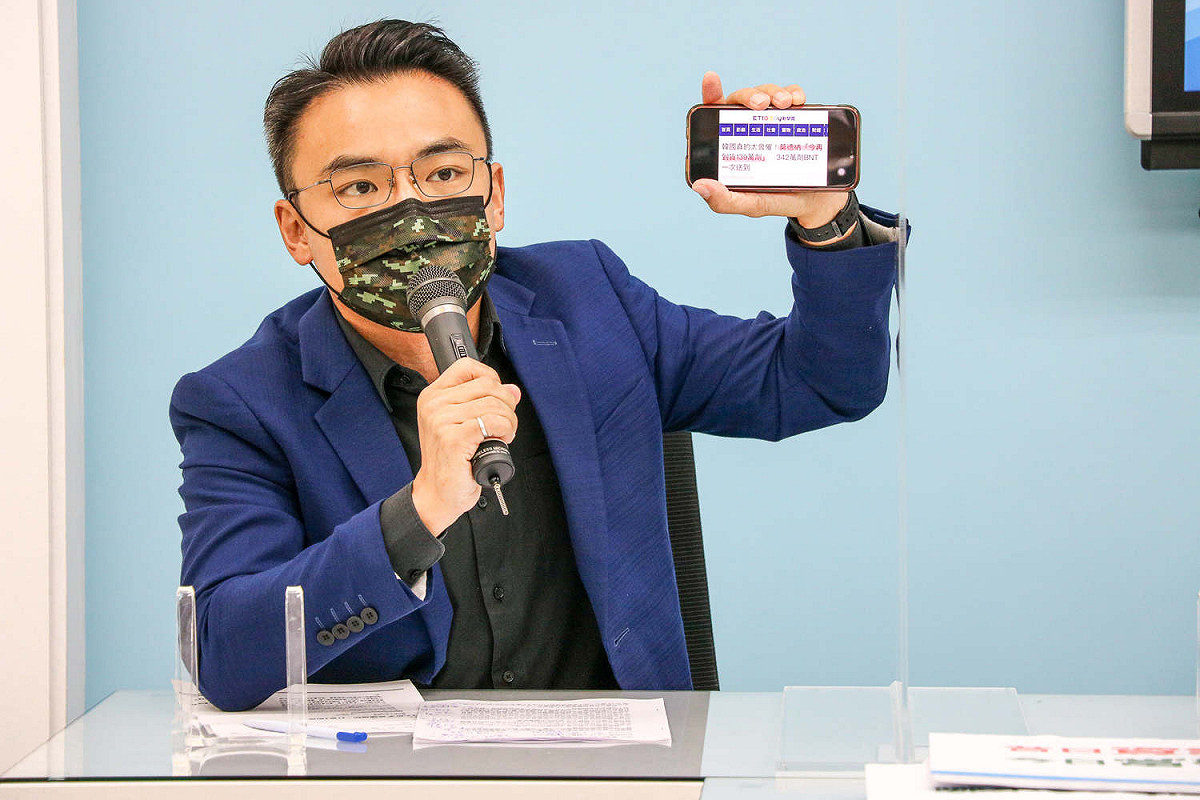 洪孟楷也在臉書指出疫苗要到位，才能讓國人遠離疫情威脅。 圖：擷取自洪孟楷臉書(資料照)