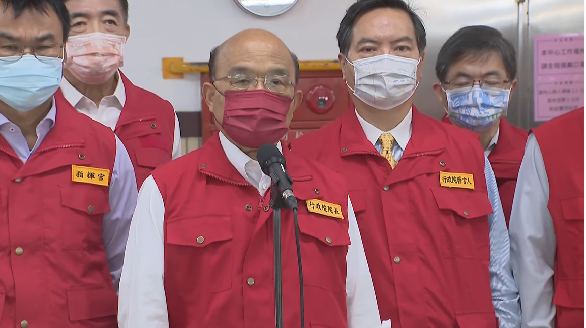 行政院長蘇貞昌今（14）日上午視察國際郵包檢疫作業前受訪。 圖：擷自直播畫面