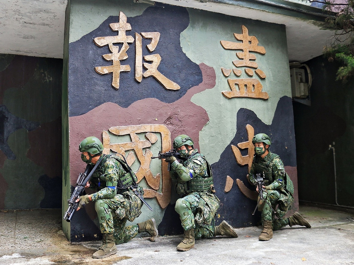 國軍漢光37號演習首日，馬防部實施自衛戰鬥演練。 圖:翻攝自中華民國陸軍臉書。