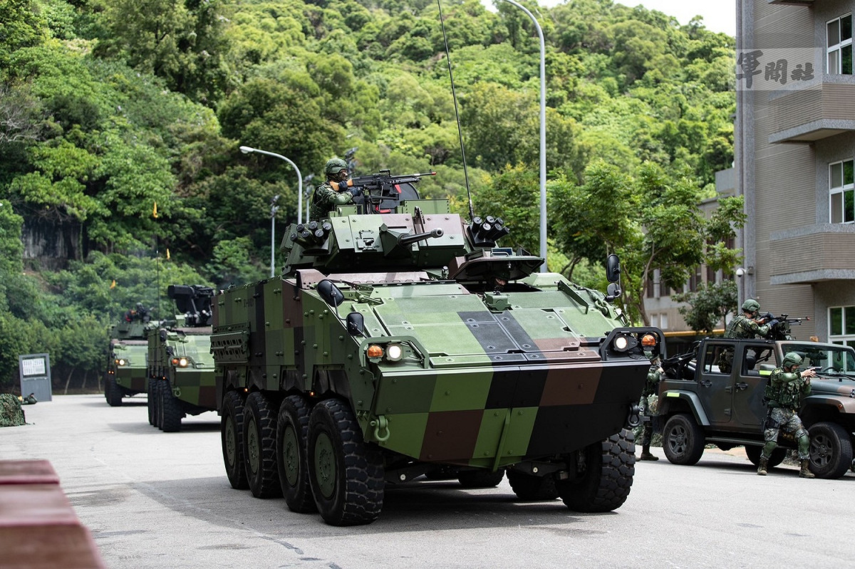 漢光37號演習進入第2天，CM33、CM34甲車在核心防護中應援掃蕩敵軍。 圖:軍聞社提供