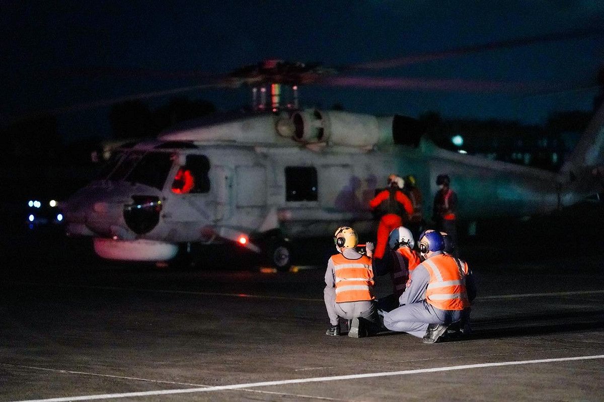 海軍反潛航空大隊反潛直升機S-70C(M)夜間航訓及「熱加油」戰備演訓。 圖：翻攝中華民國海軍