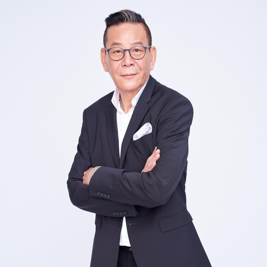 龍劭華今(15)日遺體相驗，檢方表示因「疾病死亡」，家屬對死因也沒有意見，目前已啟程將遺體送回台北。 圖：翻攝自龍劭華臉書