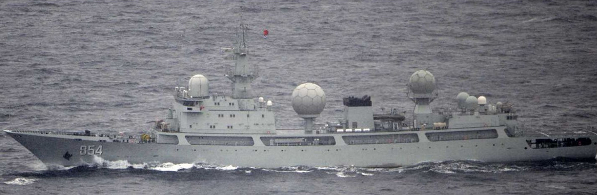 815型電子偵察船及其改進型815A型是由中國船舶工業集團第708研究所設計、滬東中華造船承建的中國人民解放軍海軍現役電子偵察艦。 圖：擷取自維基百科
